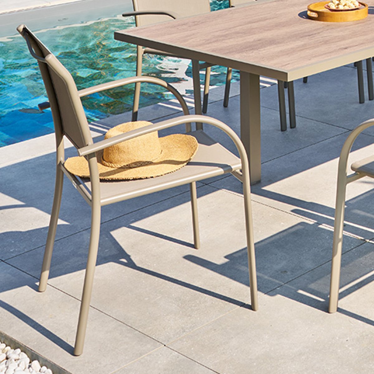 Silla con reposabrazos PIAZZA noisette/caf&eacute; 