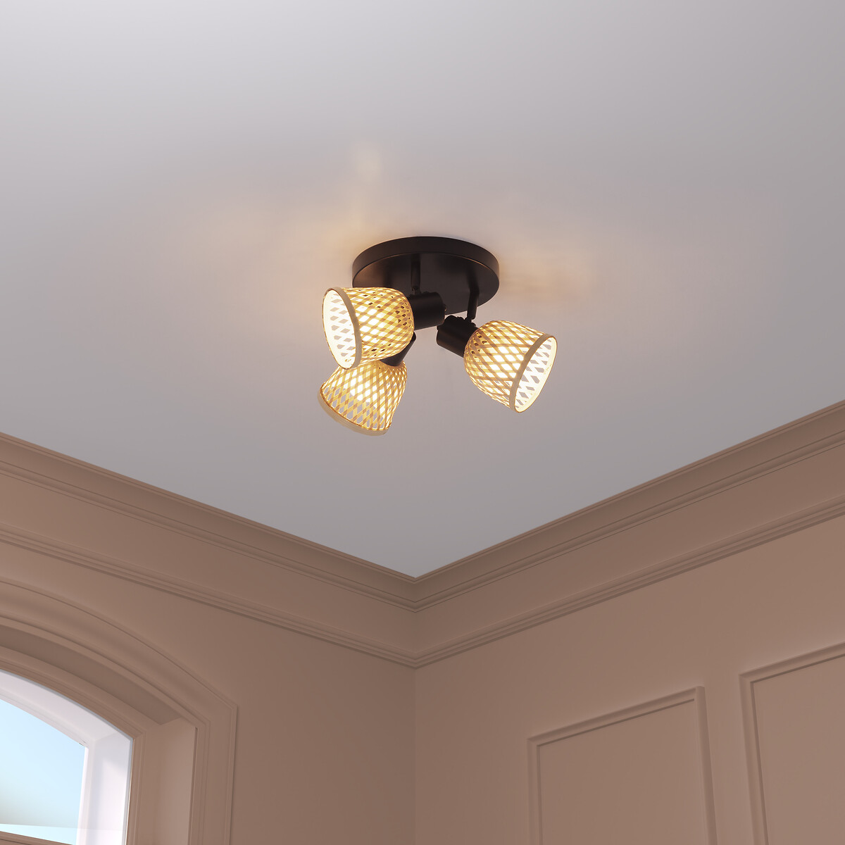 L&aacute;mpara techo LIO beige efecto r&aacute;fia 3 bombillas