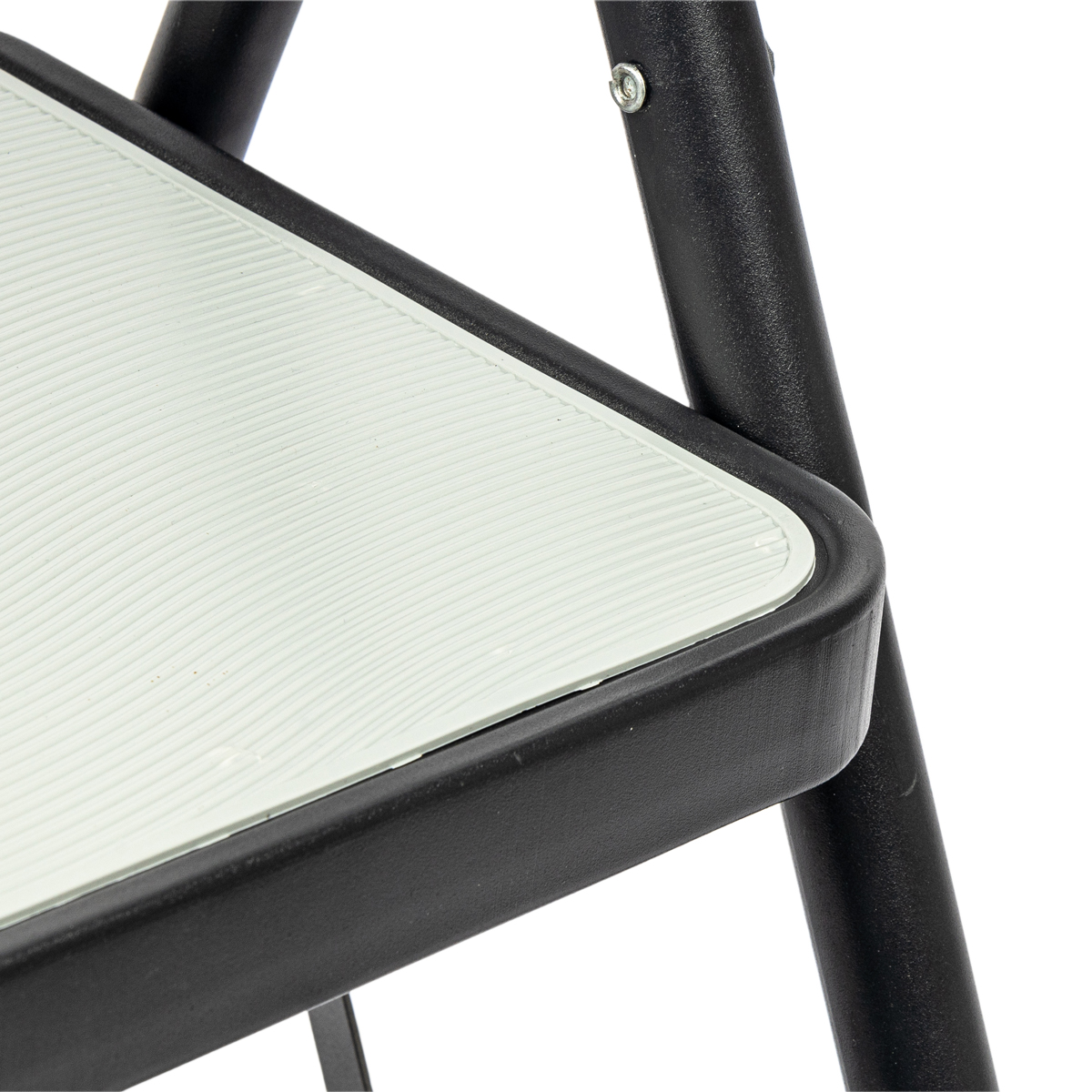 Escalera Negra Con 2 Peldaños De Metal