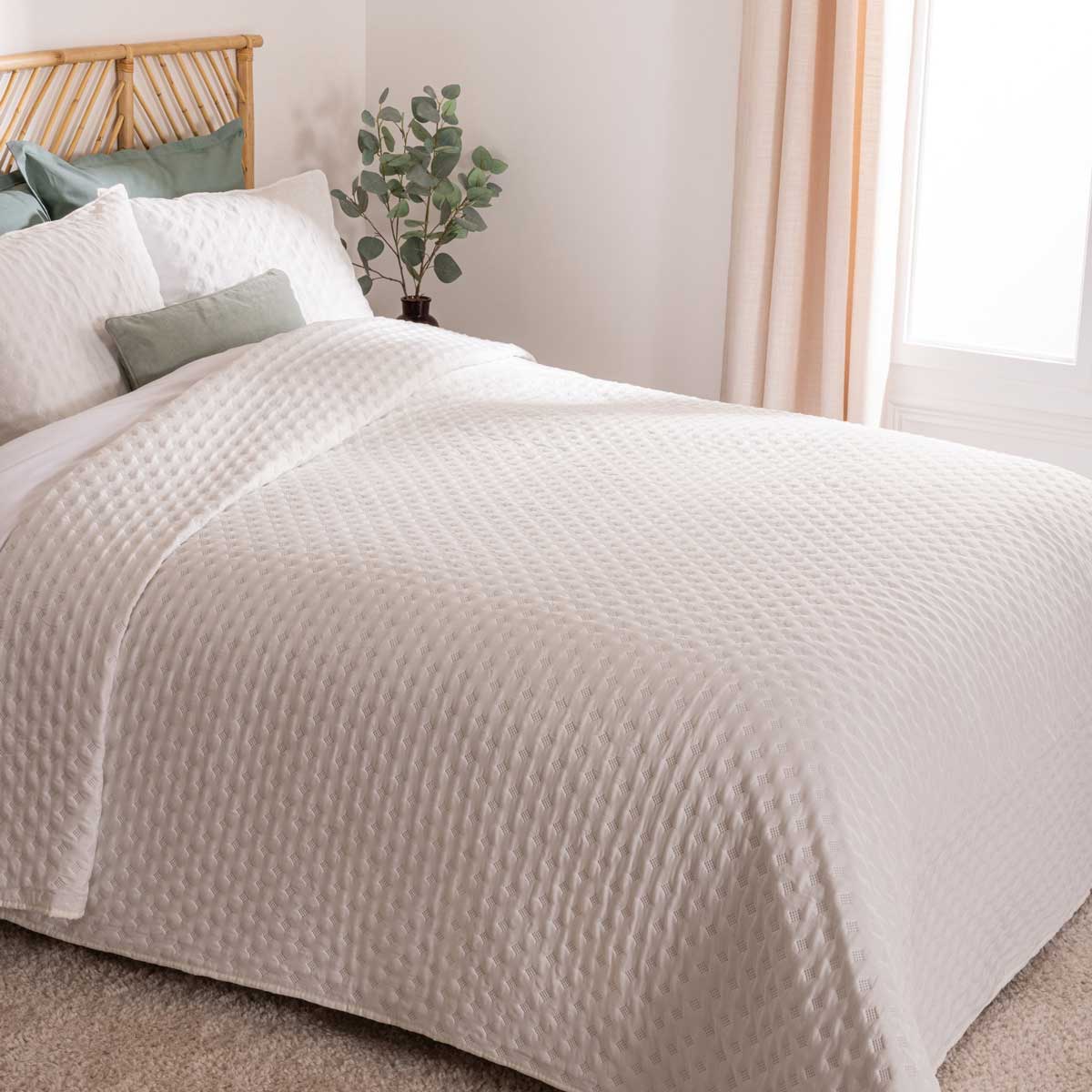 Colcha 240x260 y 2 Fundas De Almohada Kalia blanco