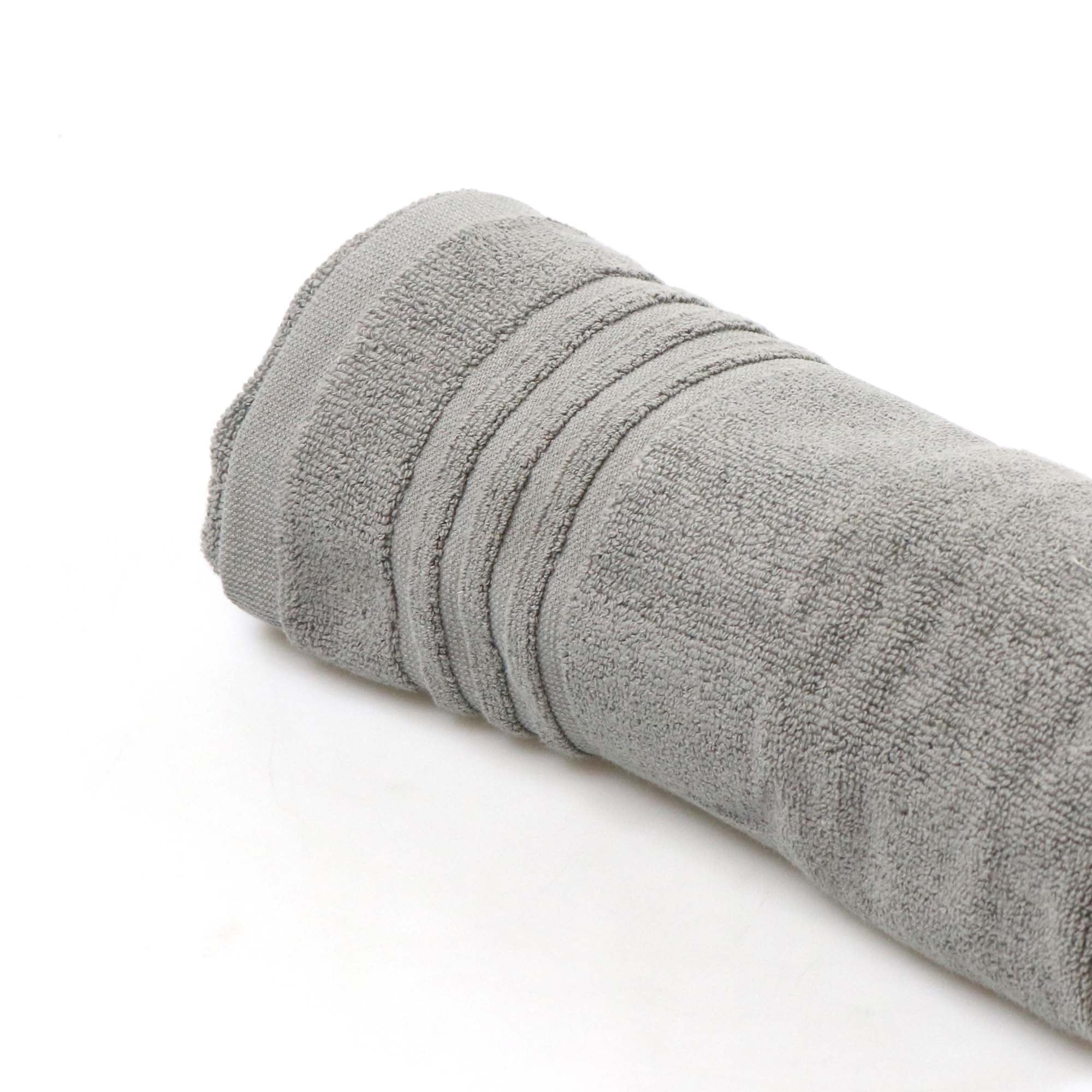 Alfombra de ba&ntilde;o gris TIMELESS 50x70Cm