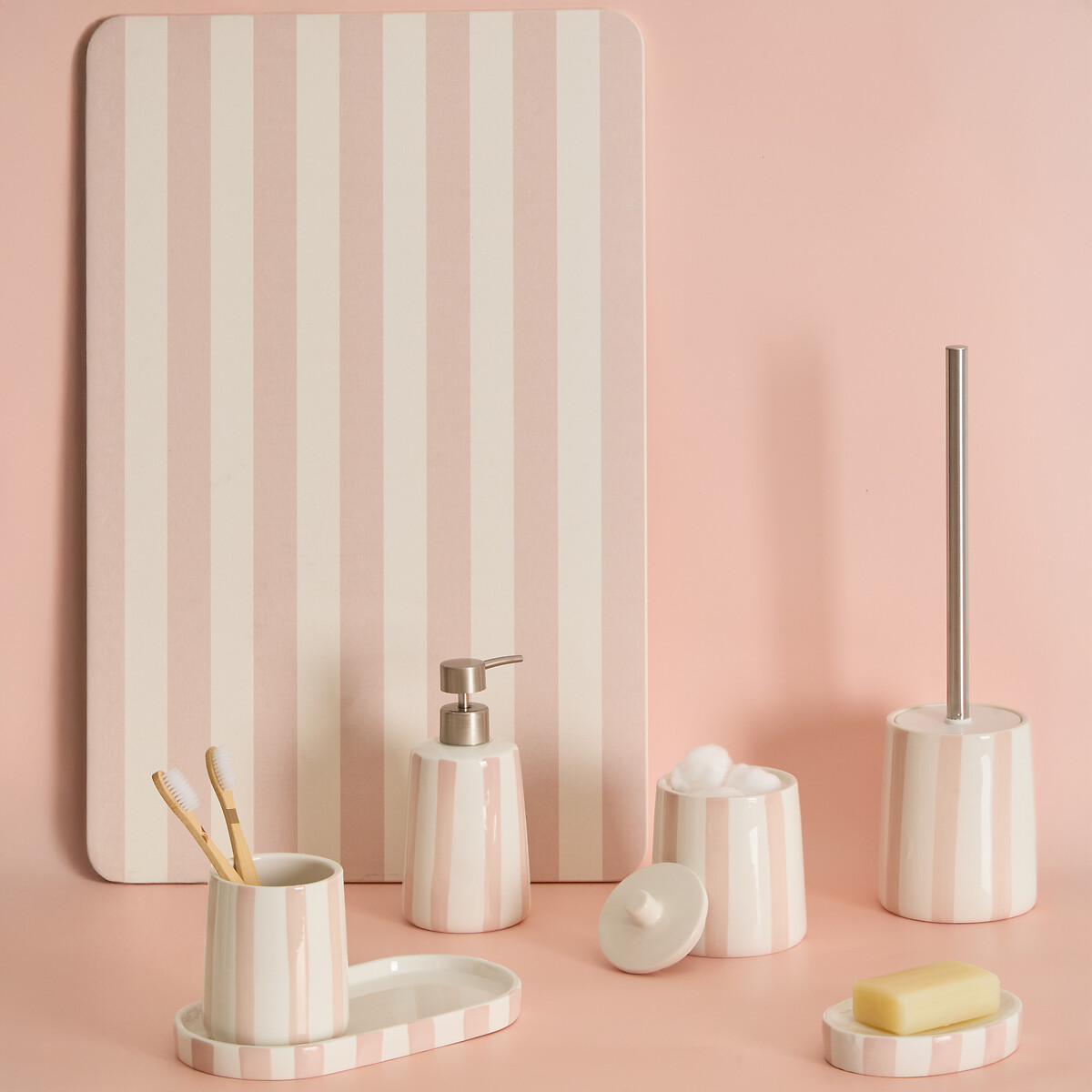 Dispensador de jab&oacute;n STRIO rosa