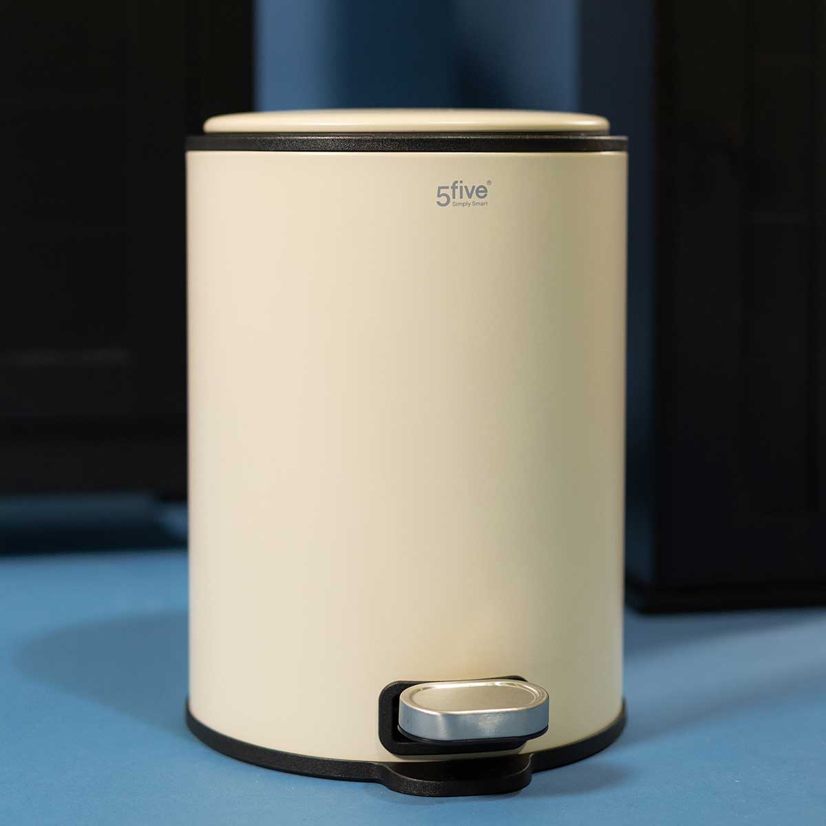 Cubo de basura beige de metal con pedal DELTA 6l