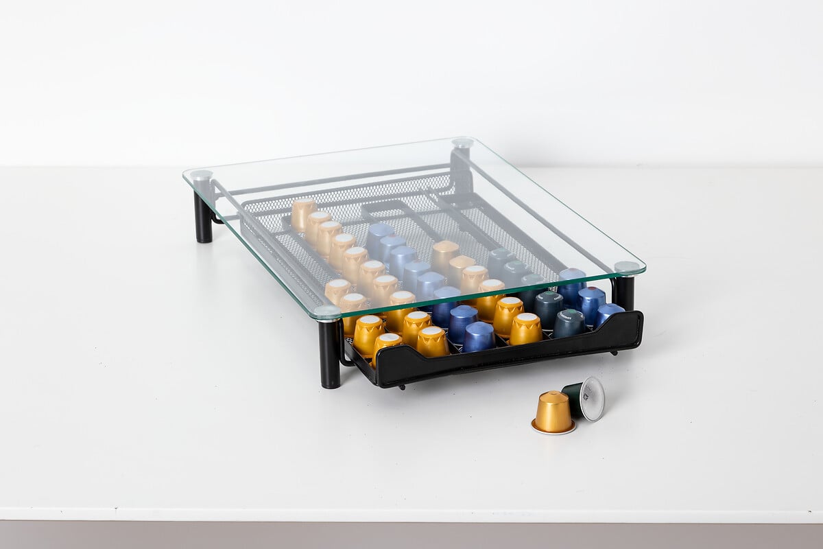 Soporte met&aacute;lico negro para 60 c&aacute;psulas de caf&eacute;