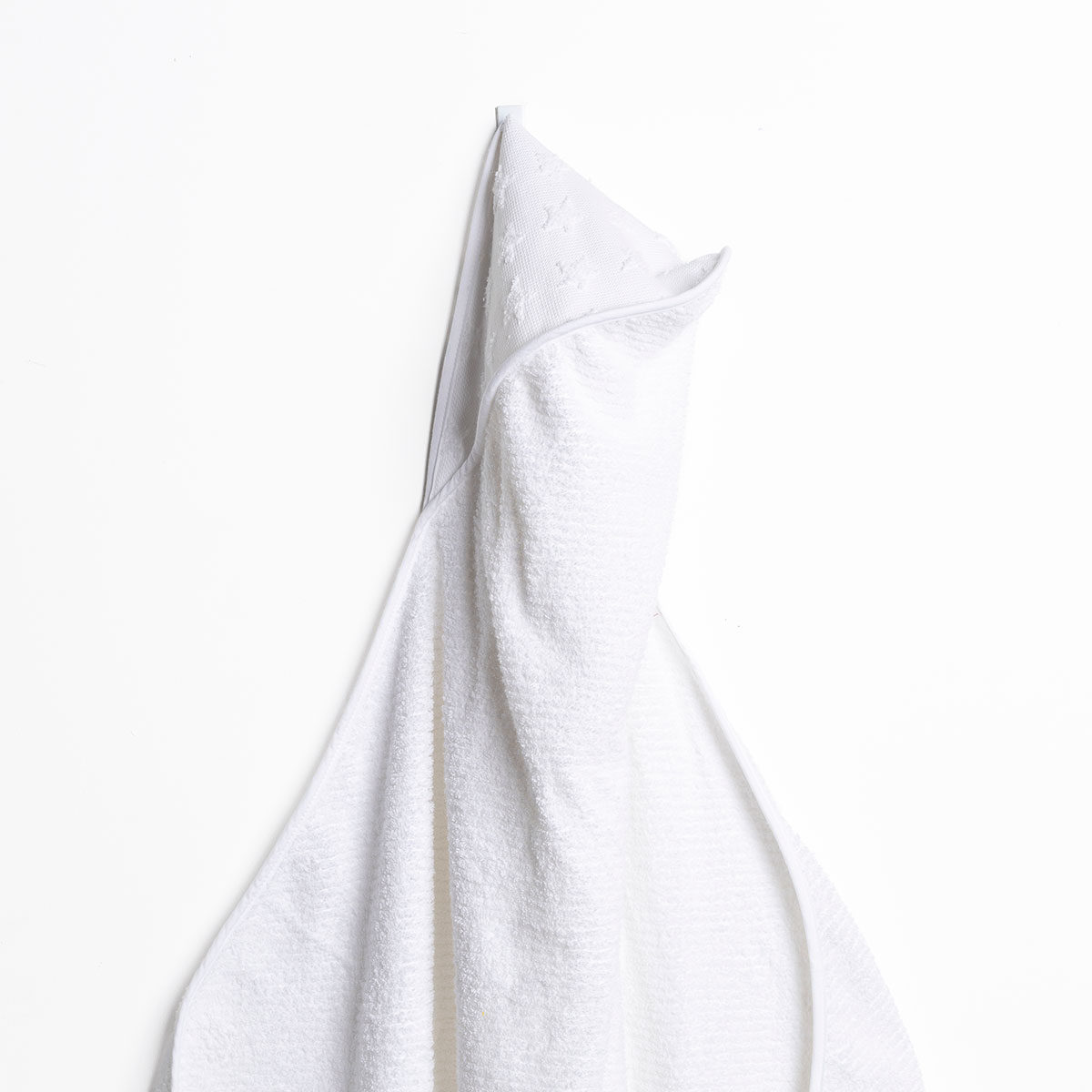 Toalla de ba&ntilde;o con capucha blanca con estrellas