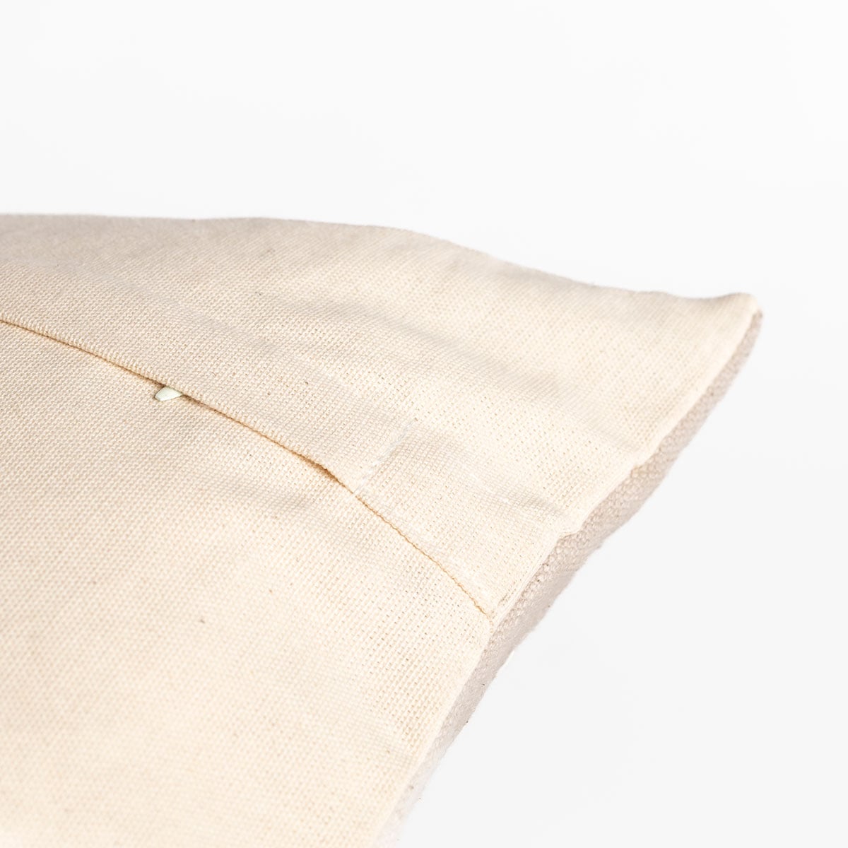 Almohada bordada DAISY gris con flores 30x50cm
