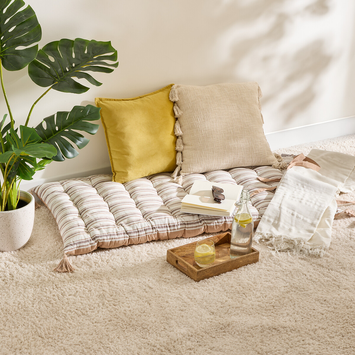 Coj&iacute;n de suelo GROOVE beige