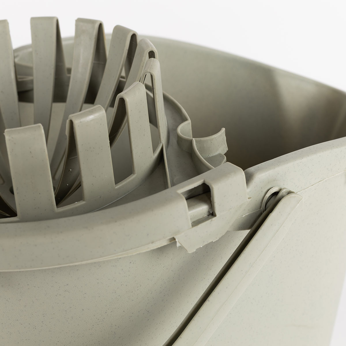 Cubo con exprimidor verde 16L