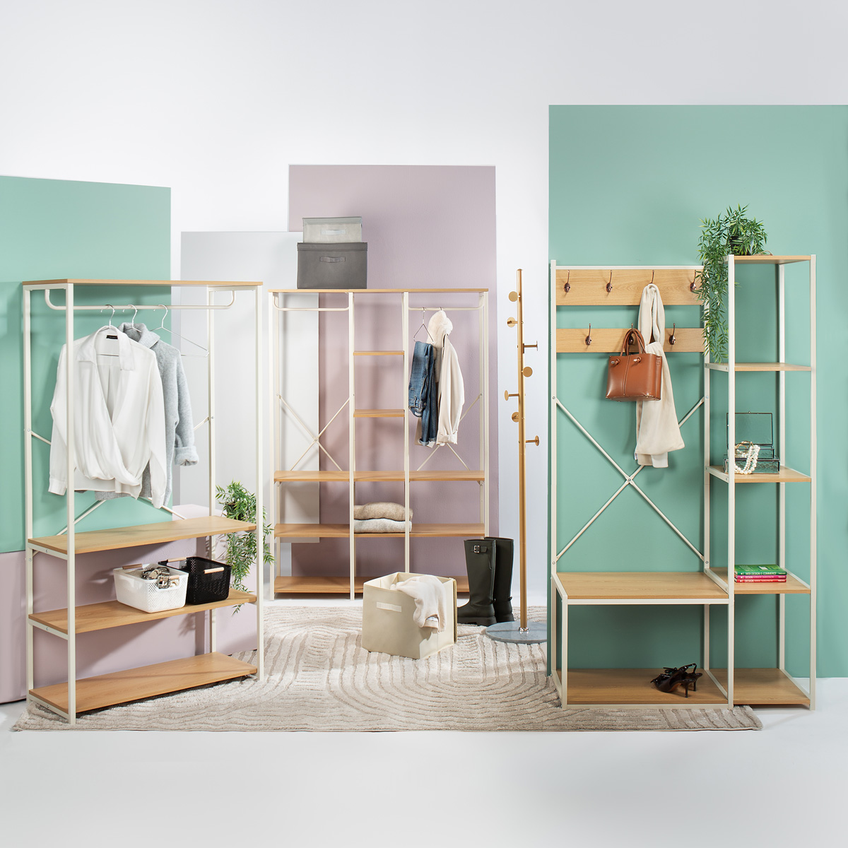 Armario de entrada con perchero y estantes