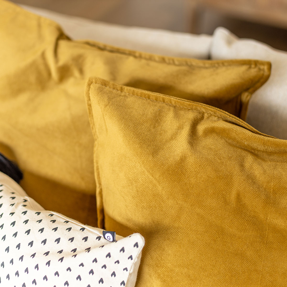 Cojín LILOU ocre 55x55cm 