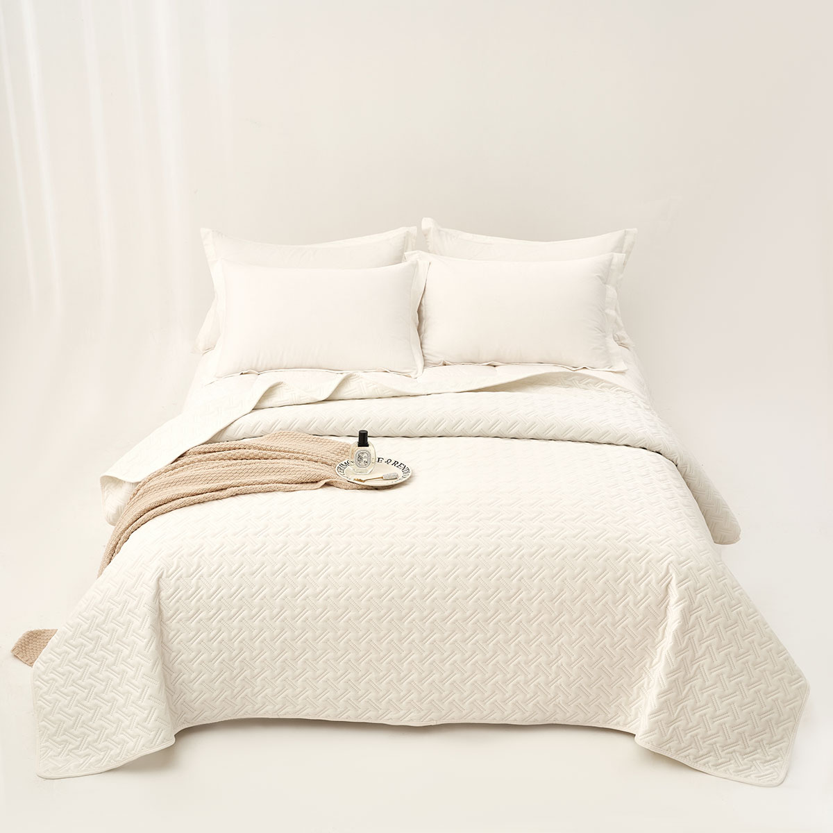 Edredón BISTROL blanco de terciopelo 220x240cm