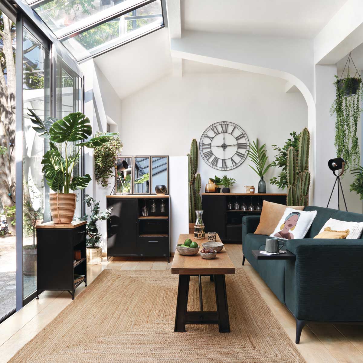 Candeeiro De Chão Tripé Bil Preto Em Metal 136cm