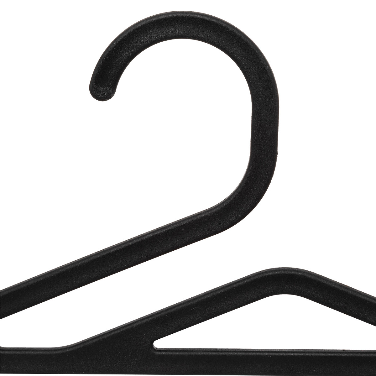 Set de 5 perchas de pl&aacute;stico negro