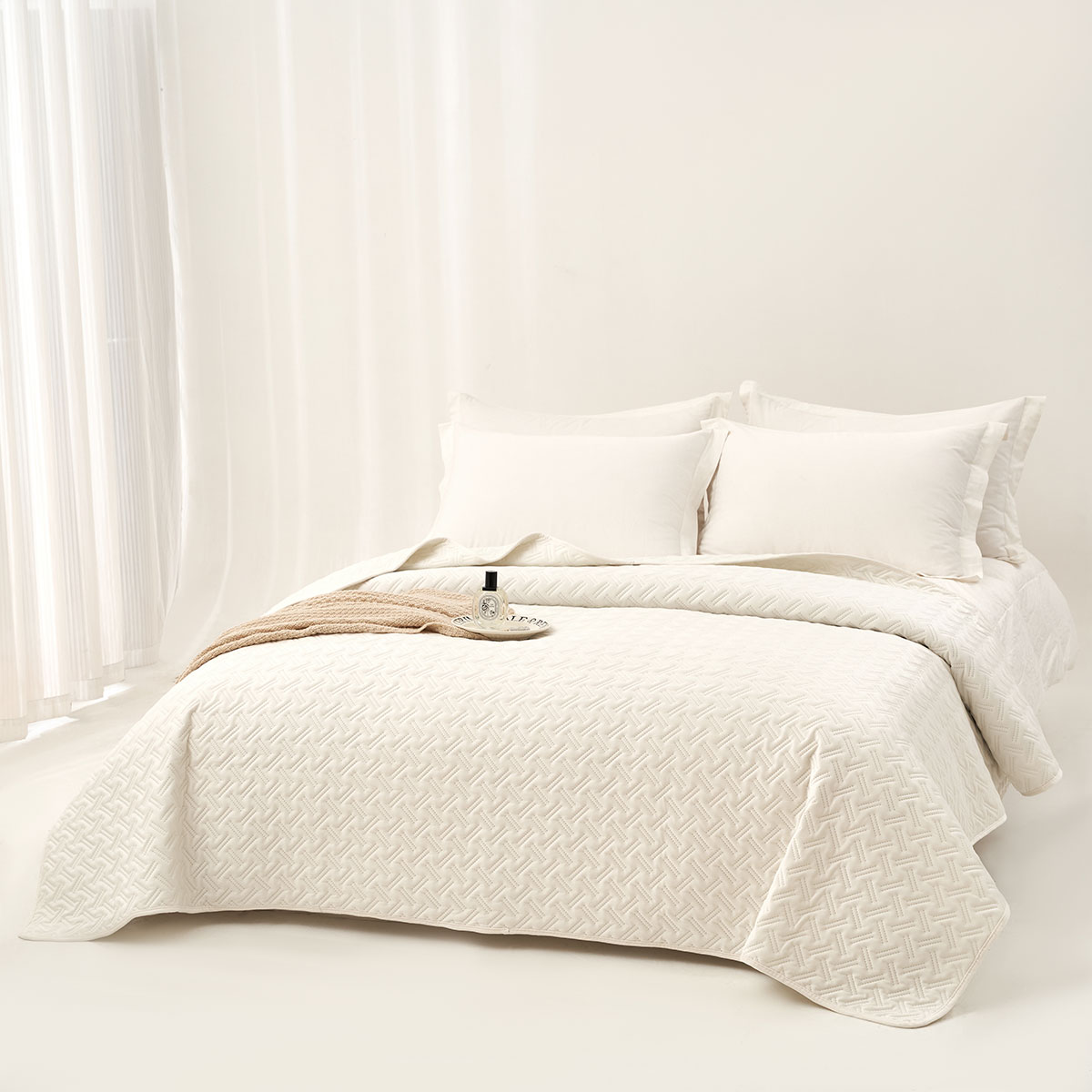 Edredón BISTROL blanco de terciopelo 220x240cm