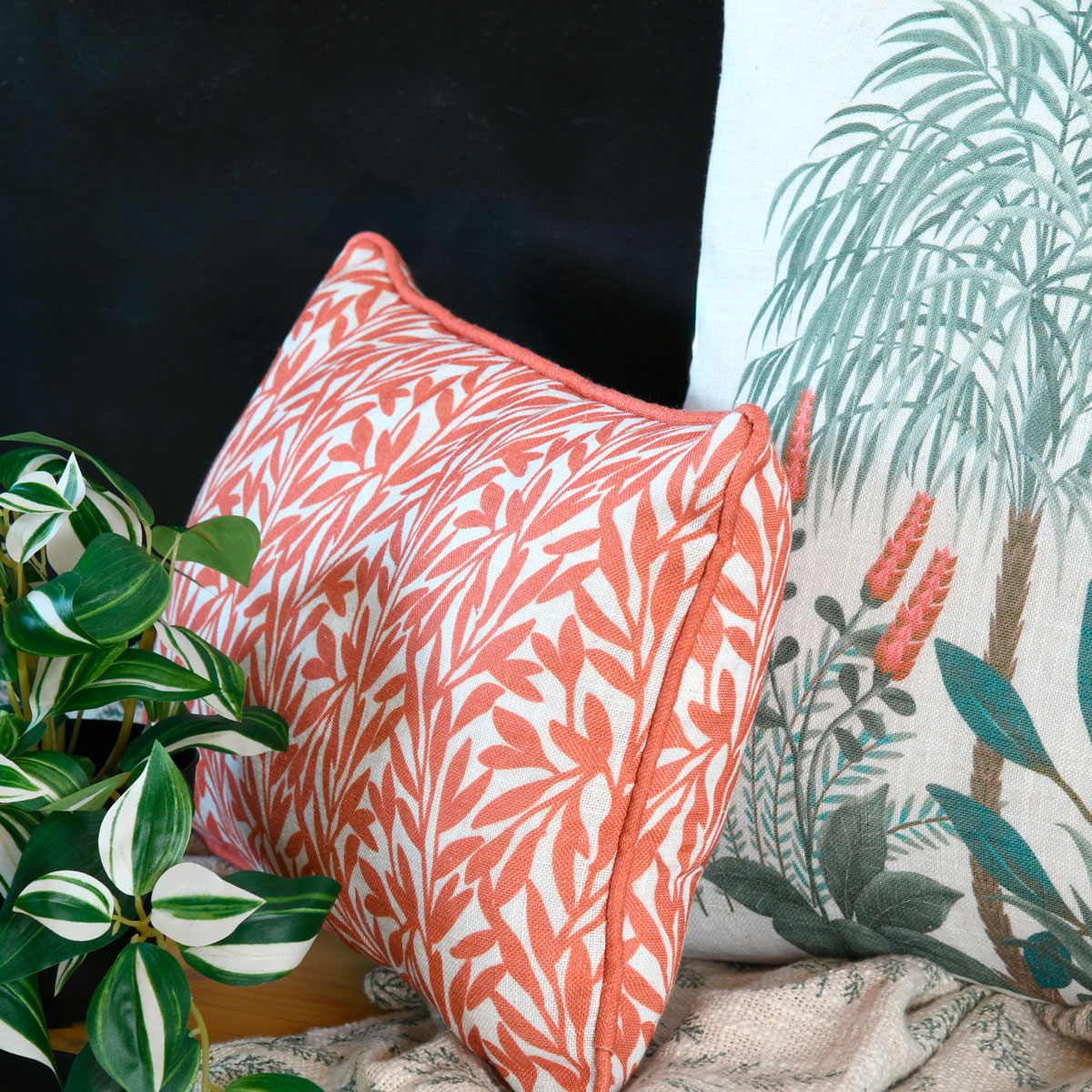 Coj&iacute;n ANTILLIA naranja de poli&eacute;ster 30x50cm