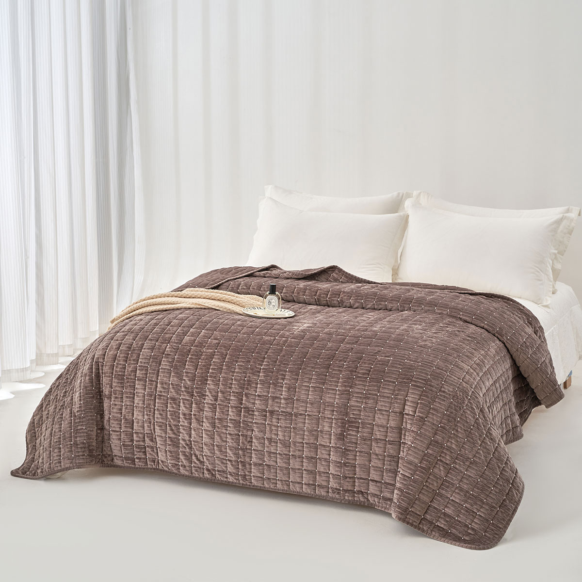 Edredón SEATTLE gris pardo de terciopelo 220x240cm