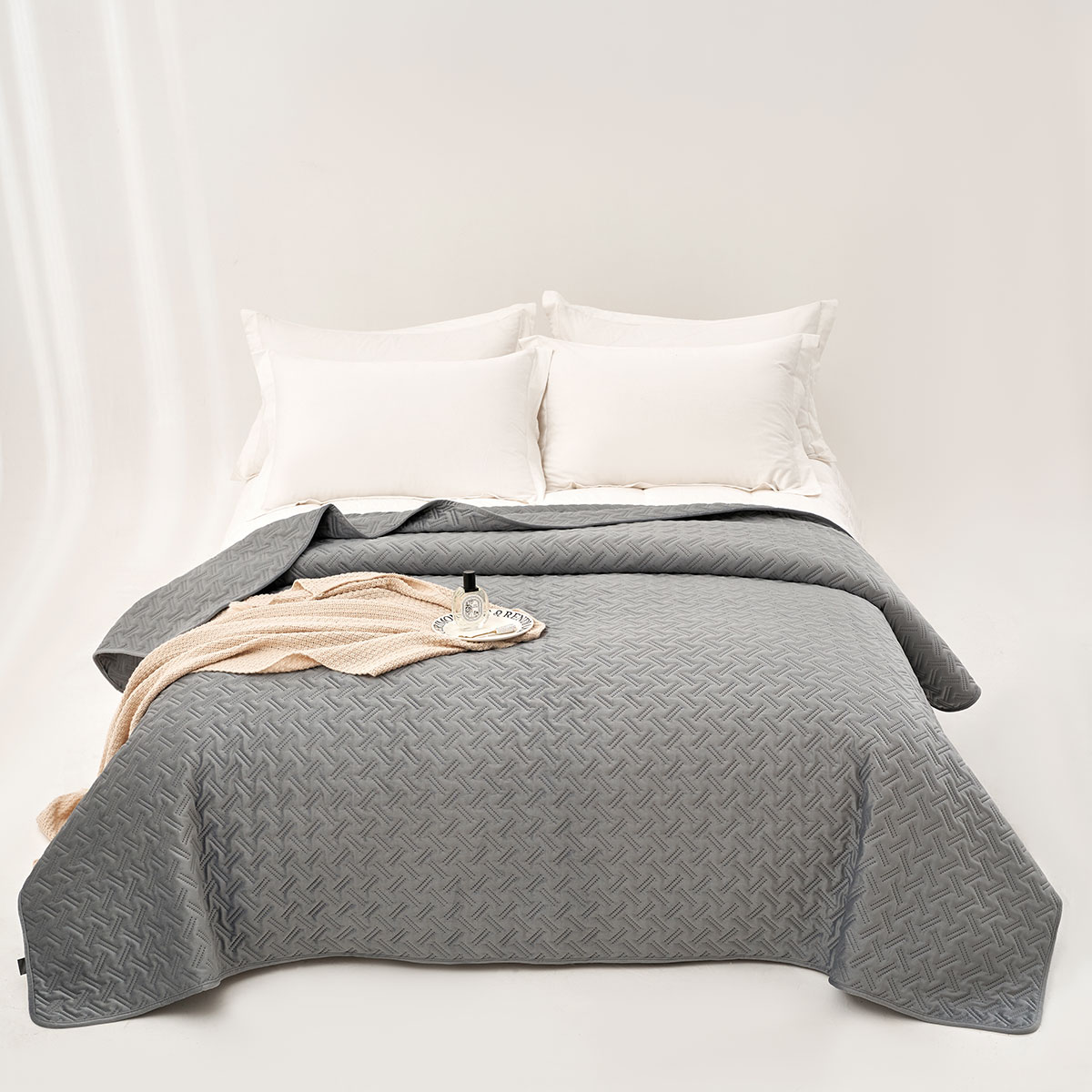 Edredón BISTROL gris de terciopelo 220x240cm