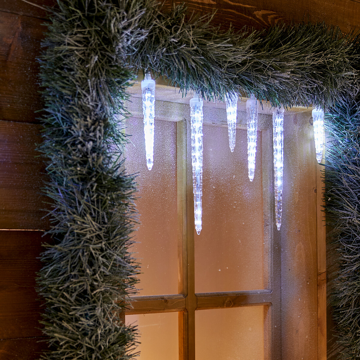 Série Luminosa De Natal Efeito Gota Branco Frio 81 LEDs 3,6m