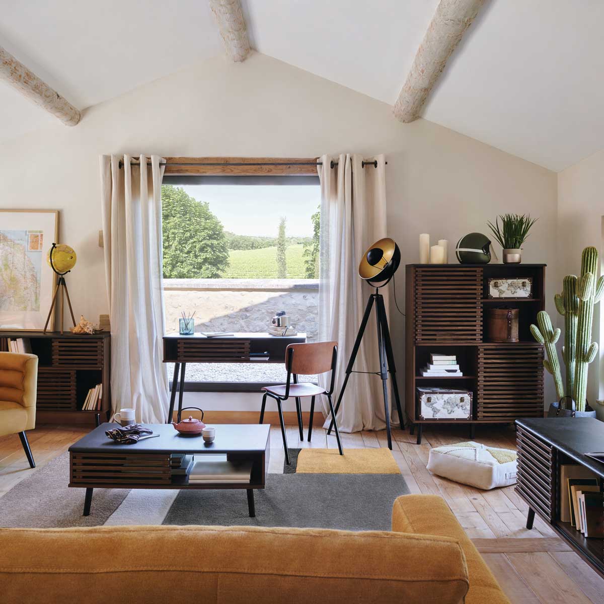 Candeeiro De Chão Lahti Preto E Dourado Com Tripé