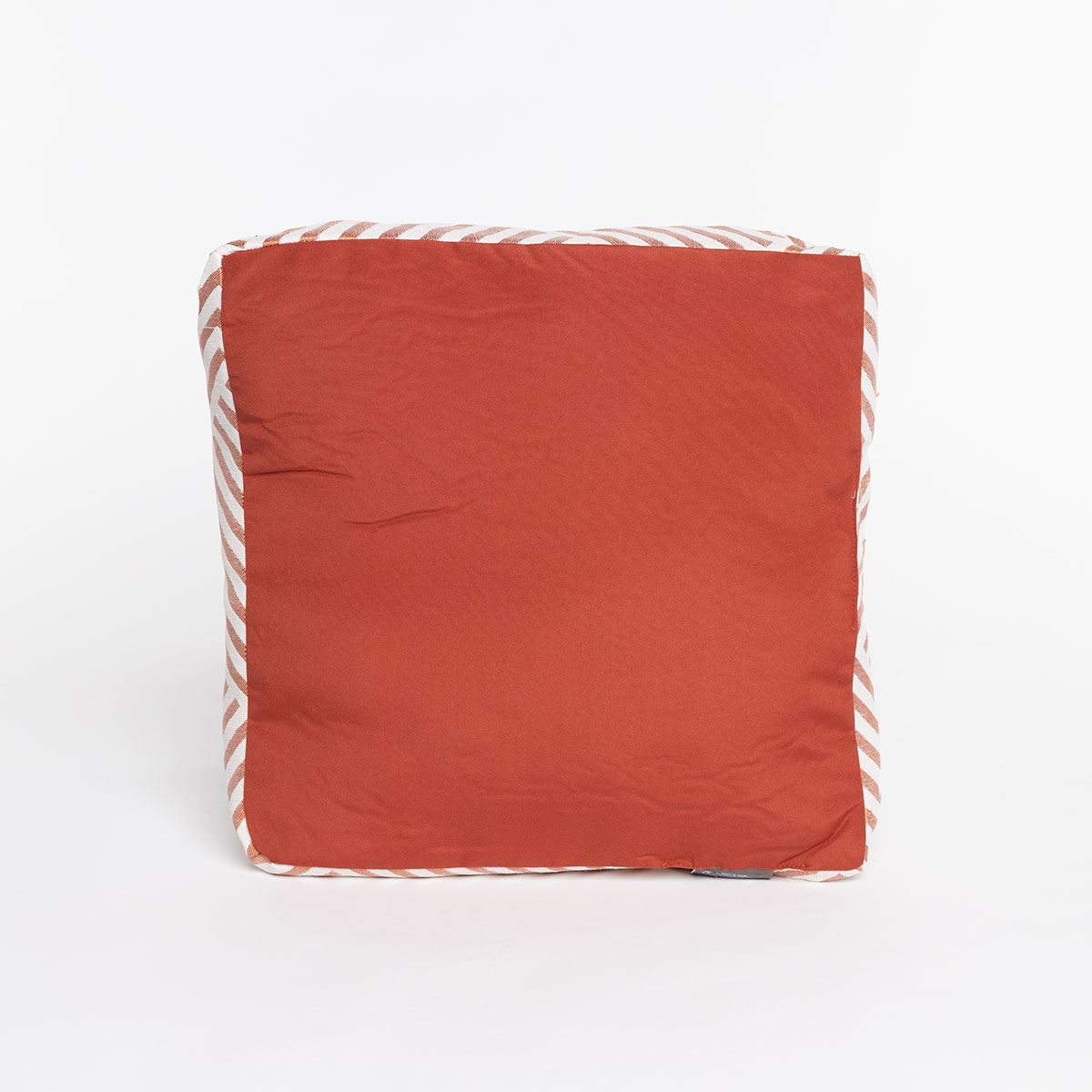 Coj&iacute;n de suelo DEYO  terracota 40x40cm