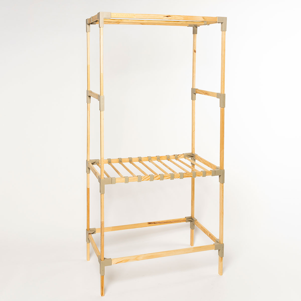 Armario beige de madera 