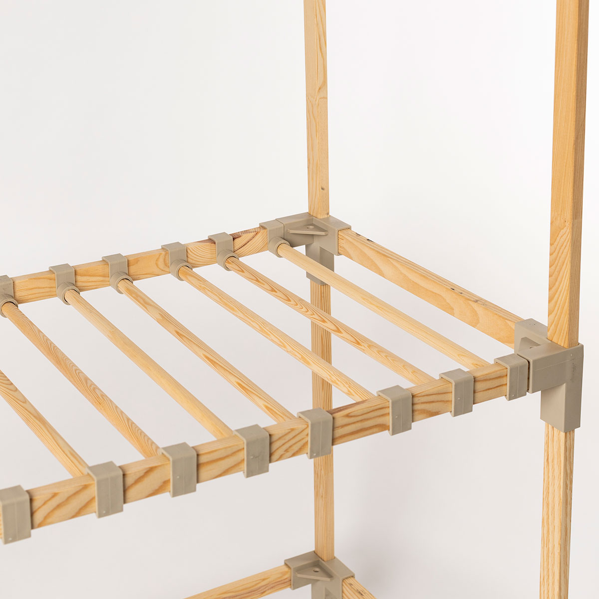 Armario beige de madera 