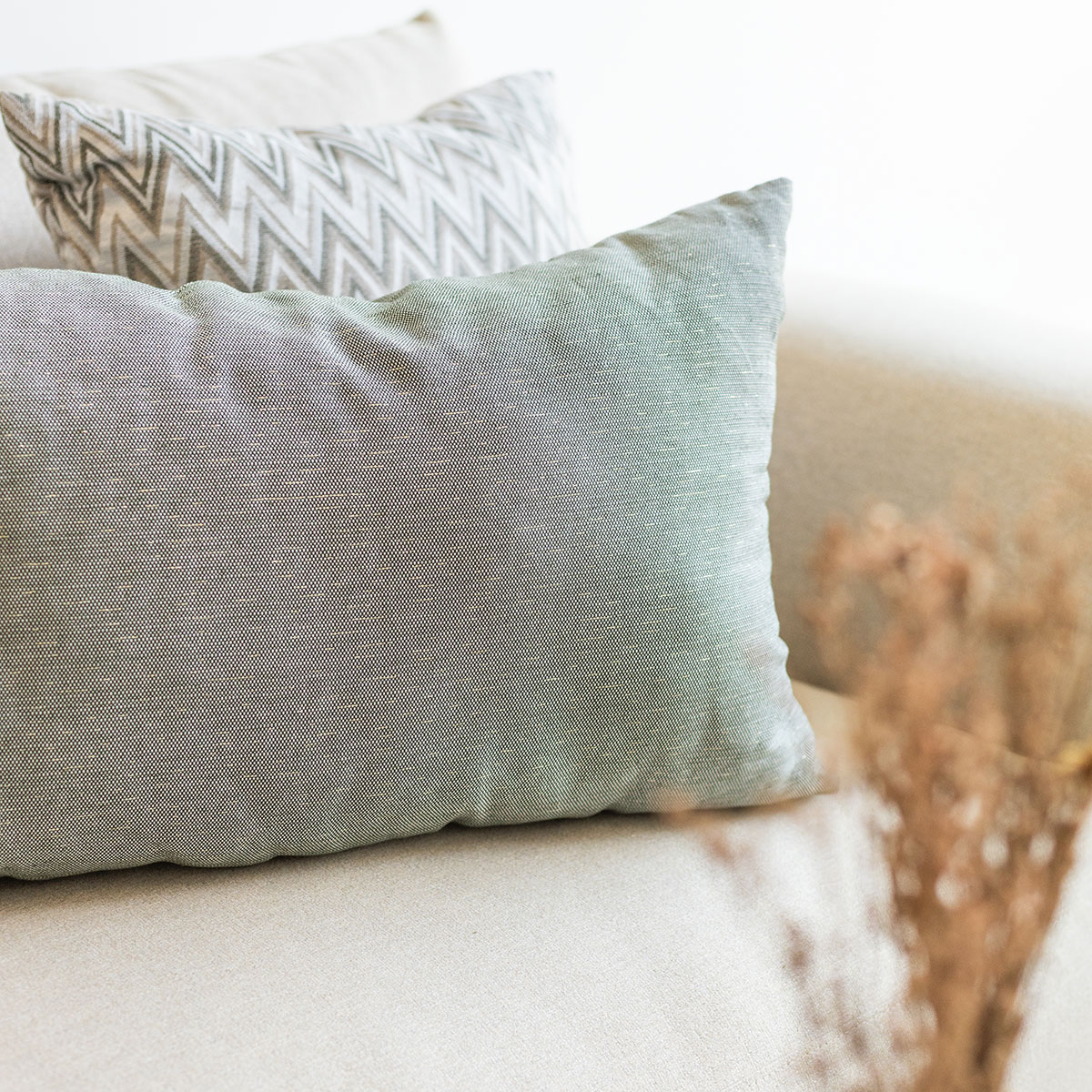 Coj&iacute;n decorativo GLOW verde 45x60cm