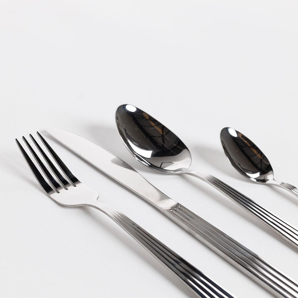 Cuberter&iacute;a de 16 piezas LOUISE