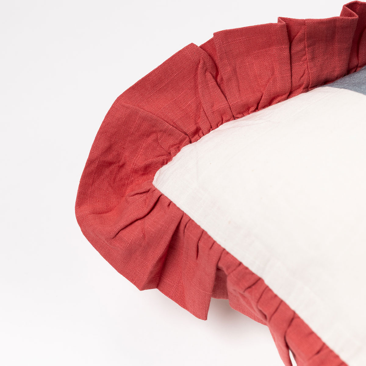 Almohada Yucatan Rayas Con Volados Rosa