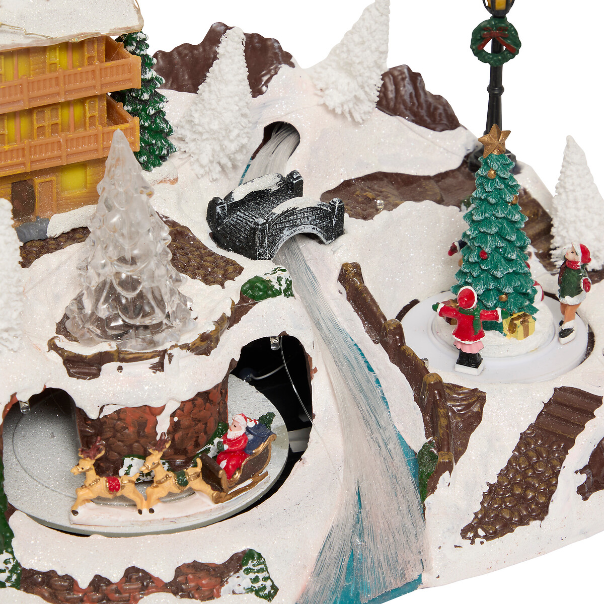 Aldea Decorativa Con Chalet Y &Aacute;rboles