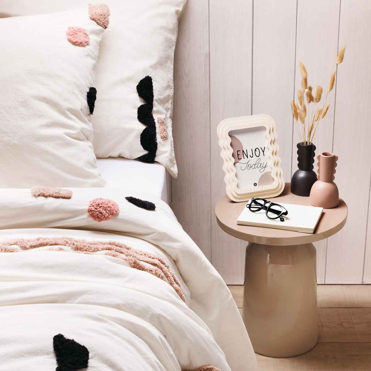 Mesa Auxiliar De Metal Beige Sita