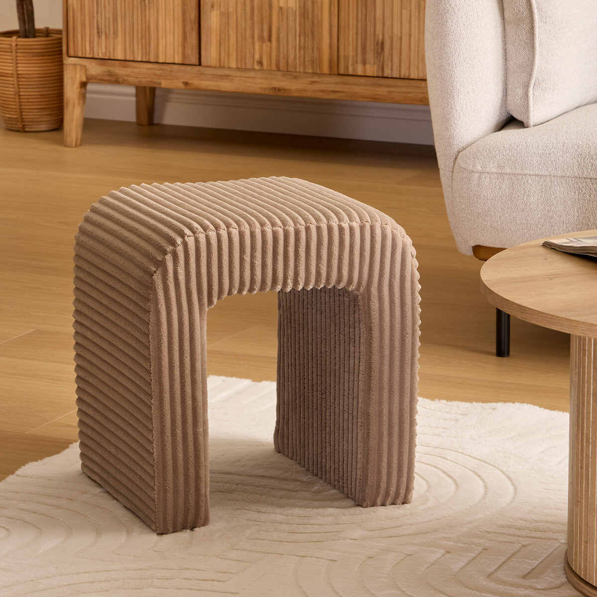 Puf SEVI beige de terciopelo