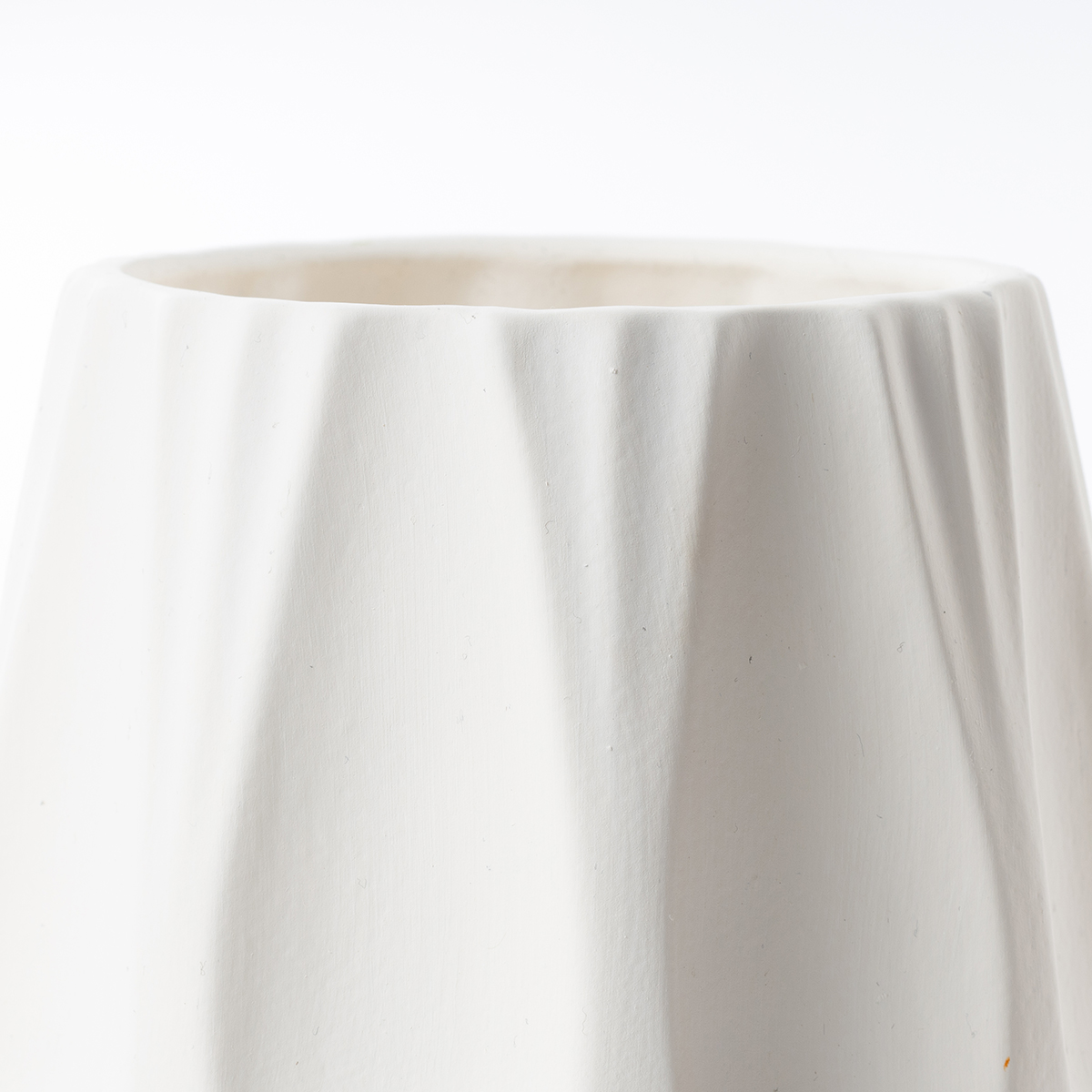 Jarr&oacute;n blanco de cer&aacute;mica 21.5cm