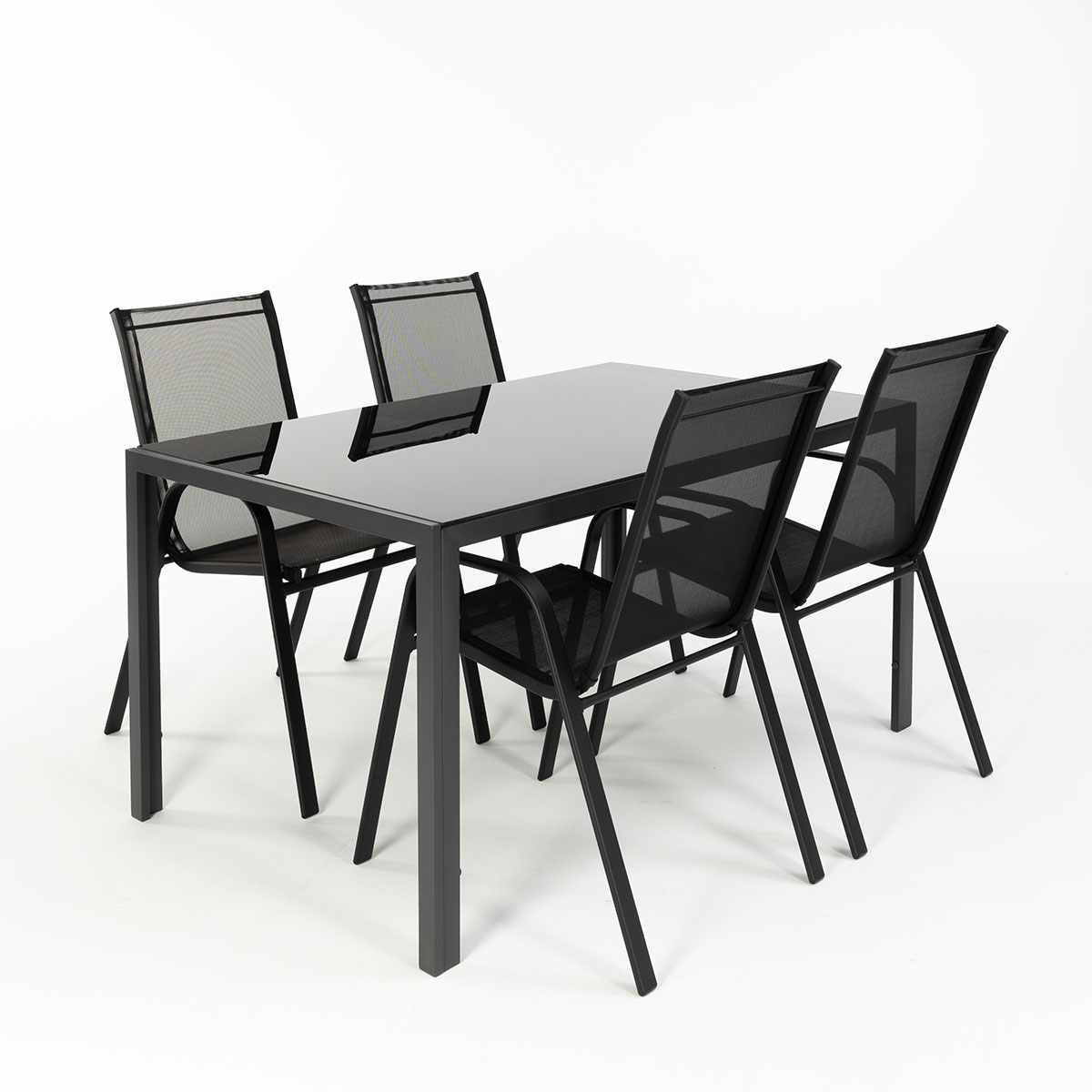 Juego de mesa con tablero  de vidrio y 4 sillas