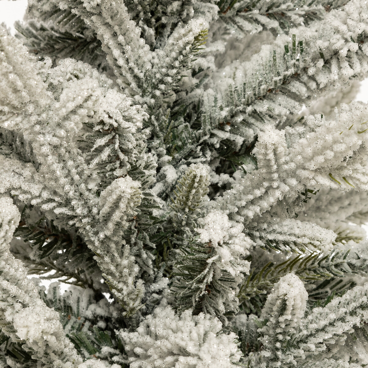 &Aacute;rbol de Navidad decorativo RICHLAND con nieve 