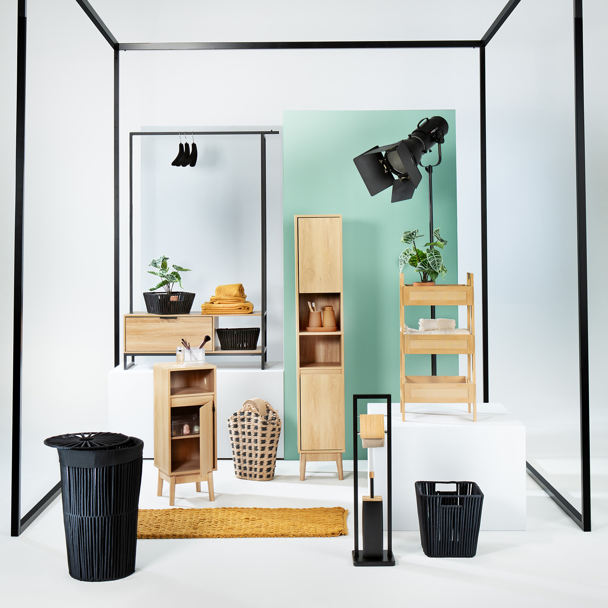 Perchero STORGAN marr&oacute;n 170cm