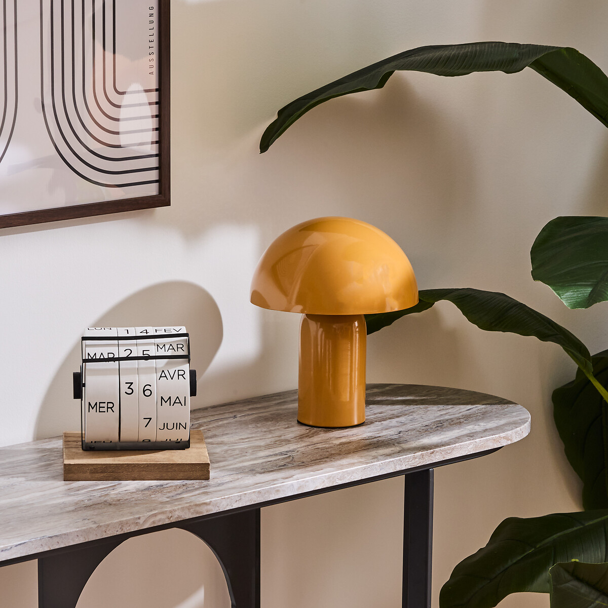 L&aacute;mpara de mesa LITO ocre de metal