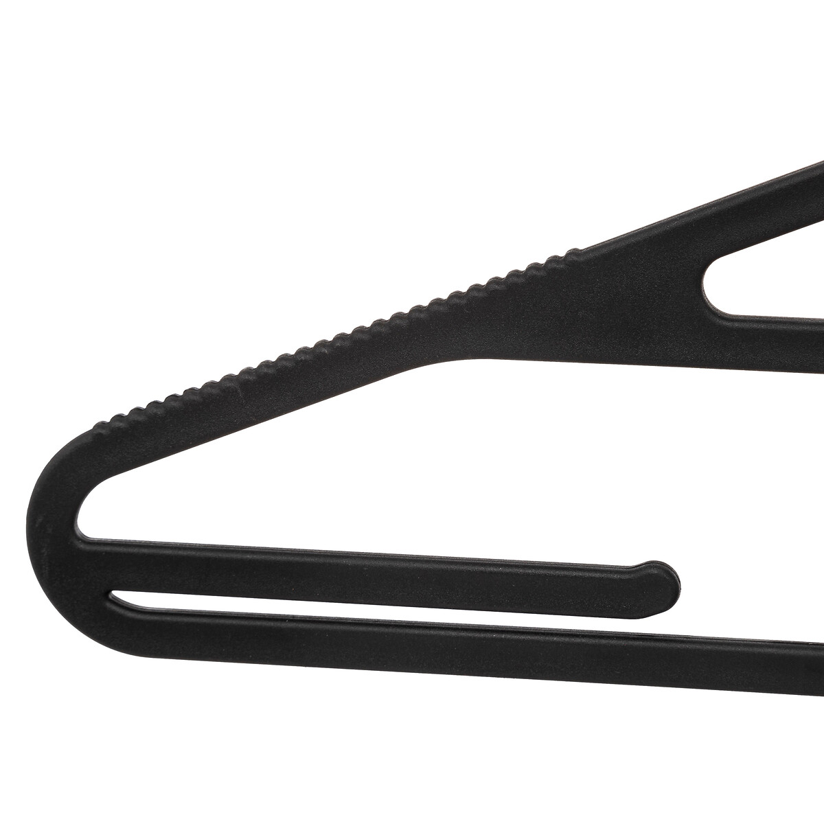 Set de 5 perchas de pl&aacute;stico negro