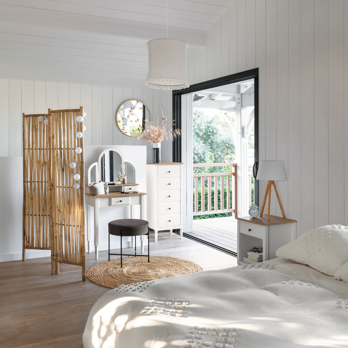 Candeeiro De Mesa Bahi Branco Com Trip&eacute; Em Bambu