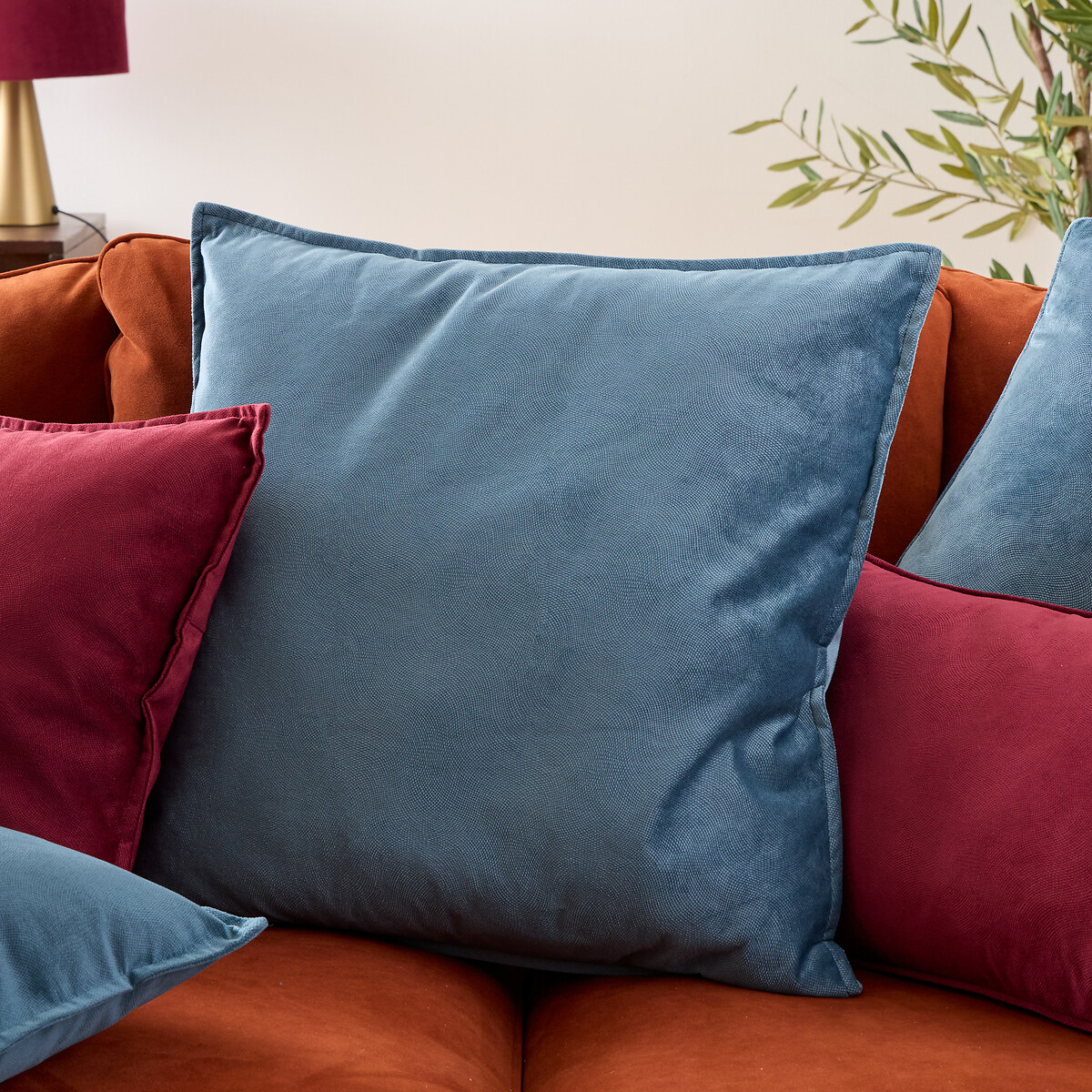 Coj&iacute;n LILOU de tela azul oscuro