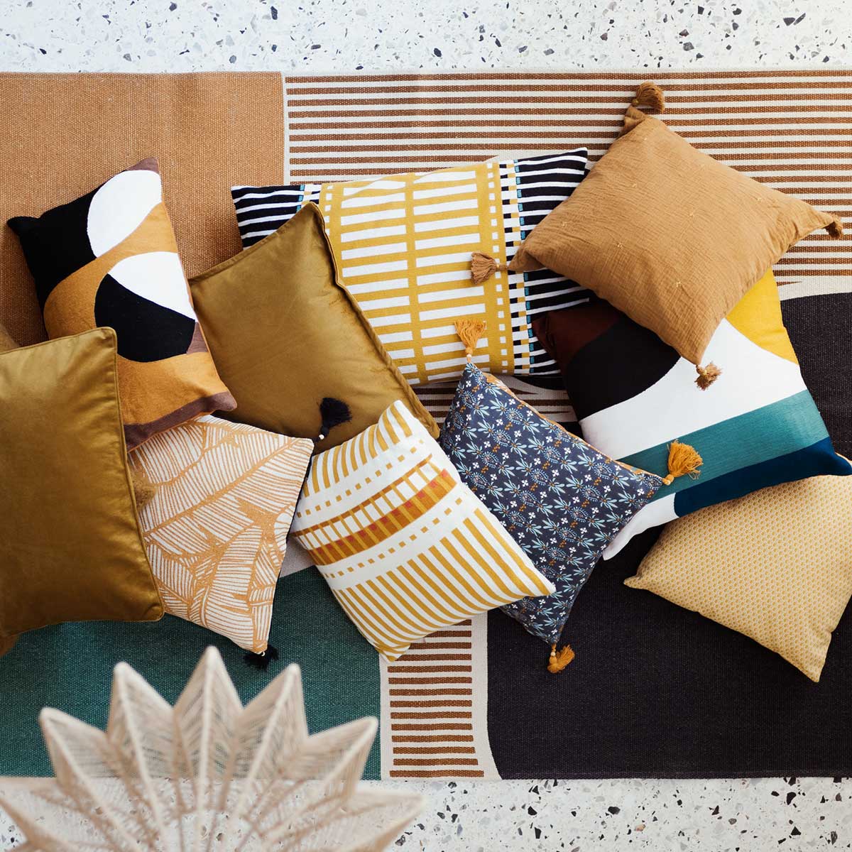 Cojín Otto Ocre Decorado 38x38Cm