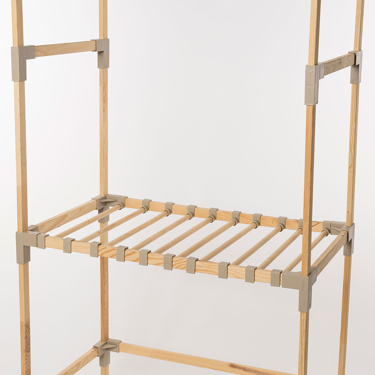 Armario beige de madera 