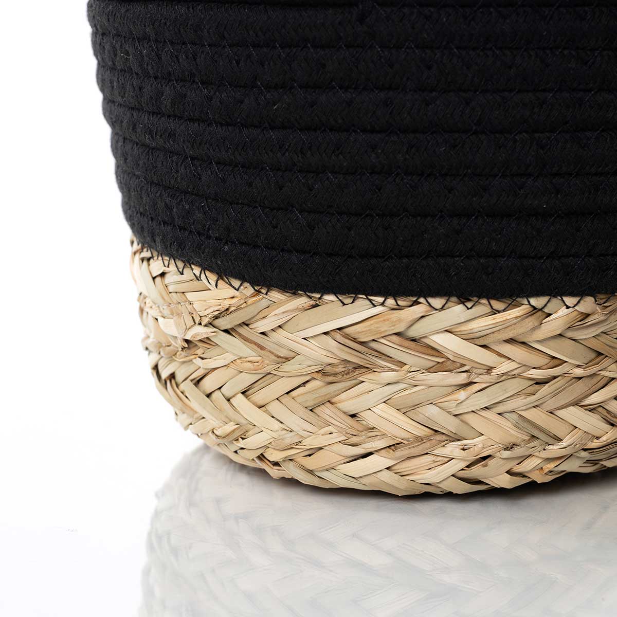 Cesta de baño negra y natural 22x30cm