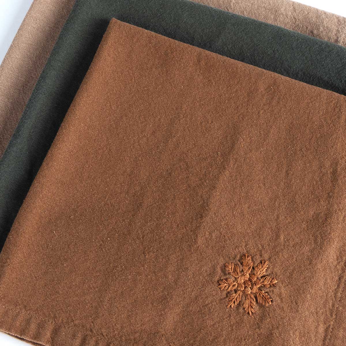 Servilleta marr&oacute;n de algod&oacute;n 45x45cm