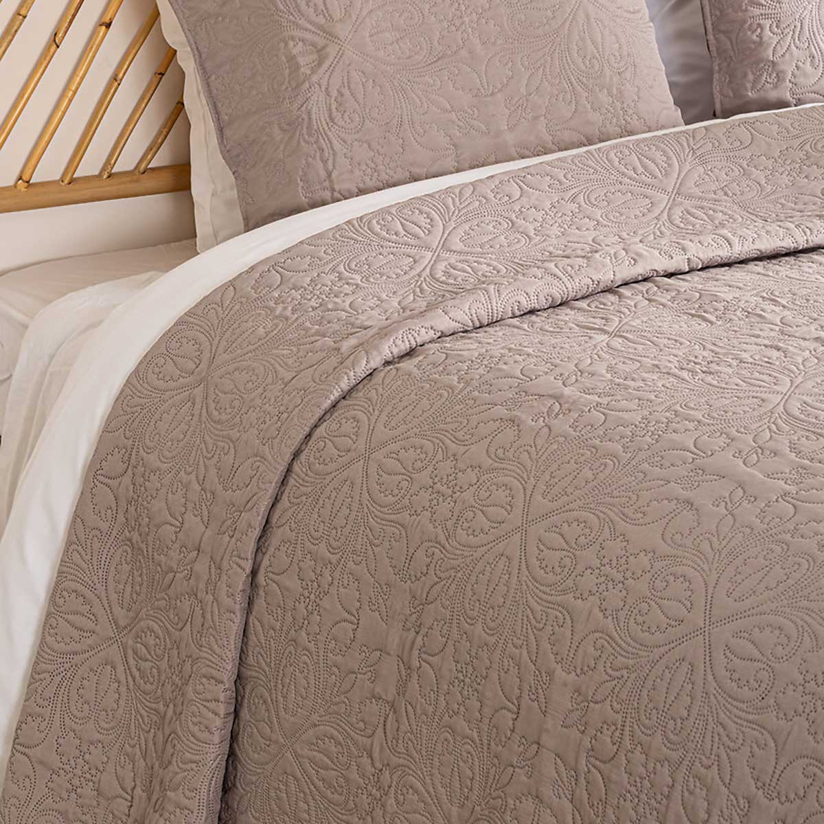 Colcha Y 2 Fundas Almohada Arabescos Lino