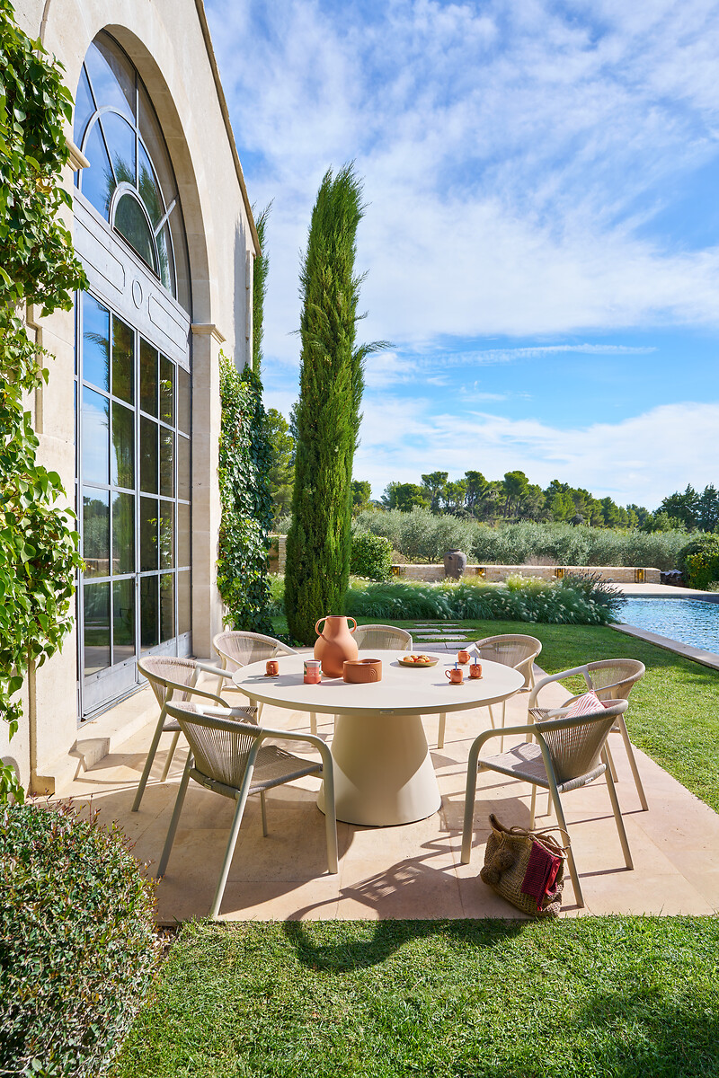 Mesa de exterior redonda YCONIA de aluminio