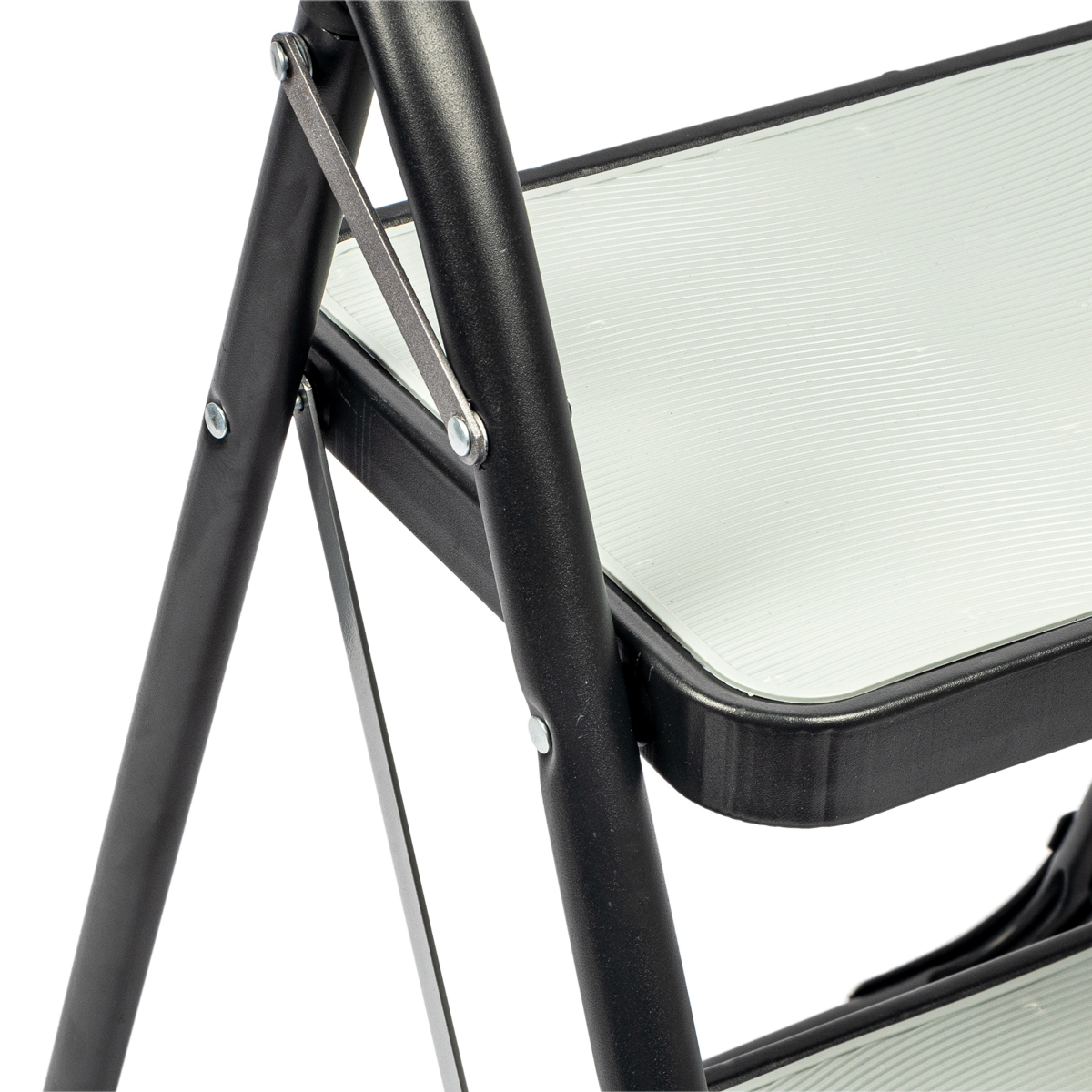 Escalera Negra Con 2 Peldaños De Metal