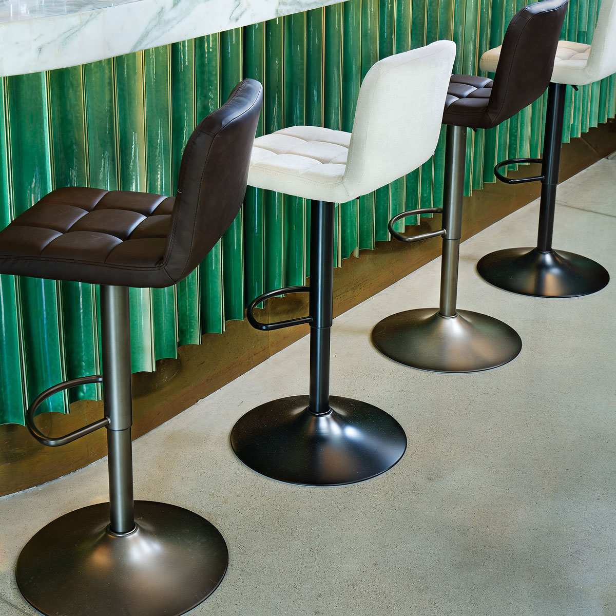 Taburete de bar DELEK ajustable gris