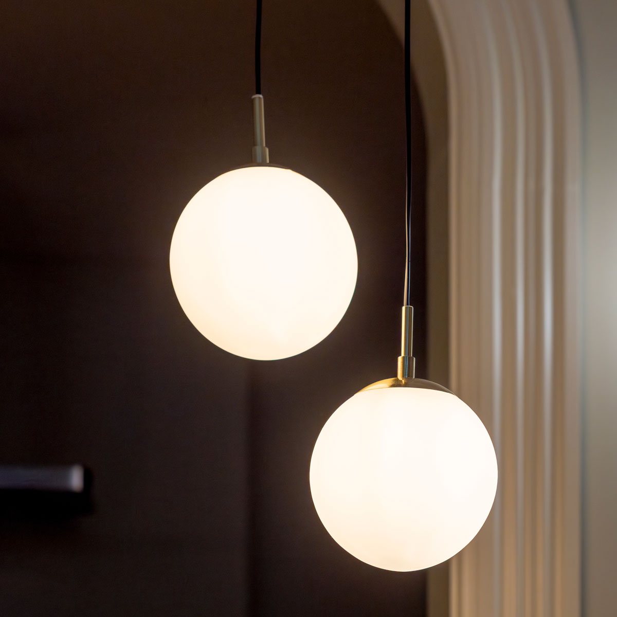 Candeeiro De Teto Dourada Com Bola De Vidro E Metal