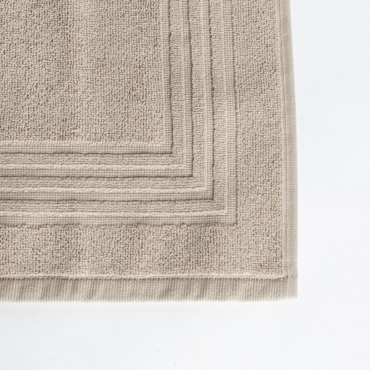 Alfombra de ba&ntilde;o ESSENZA marr&oacute;n claro 50x70cm